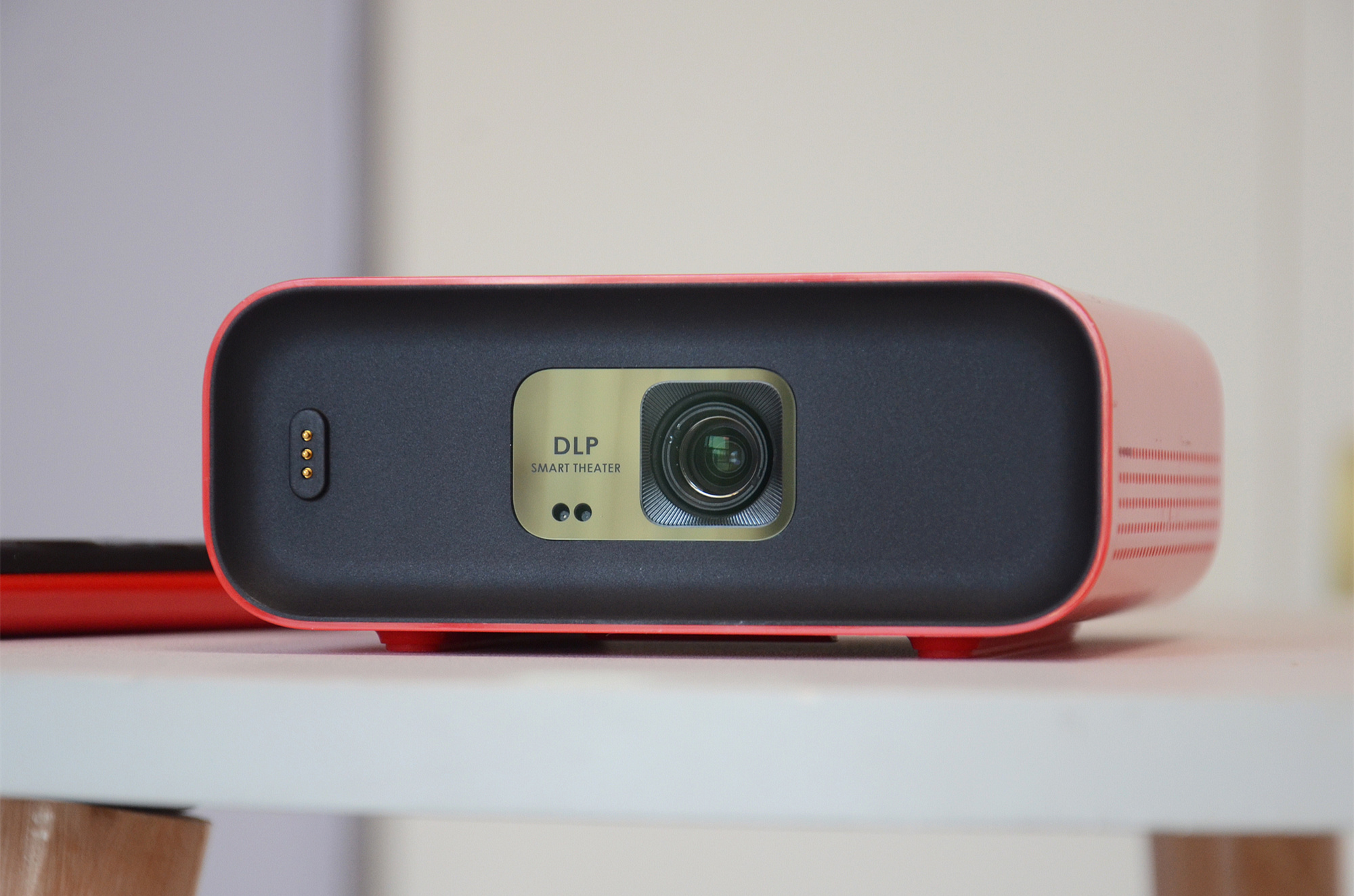 投影仪小巧可以投天花板,投影仪可以做到很小吗