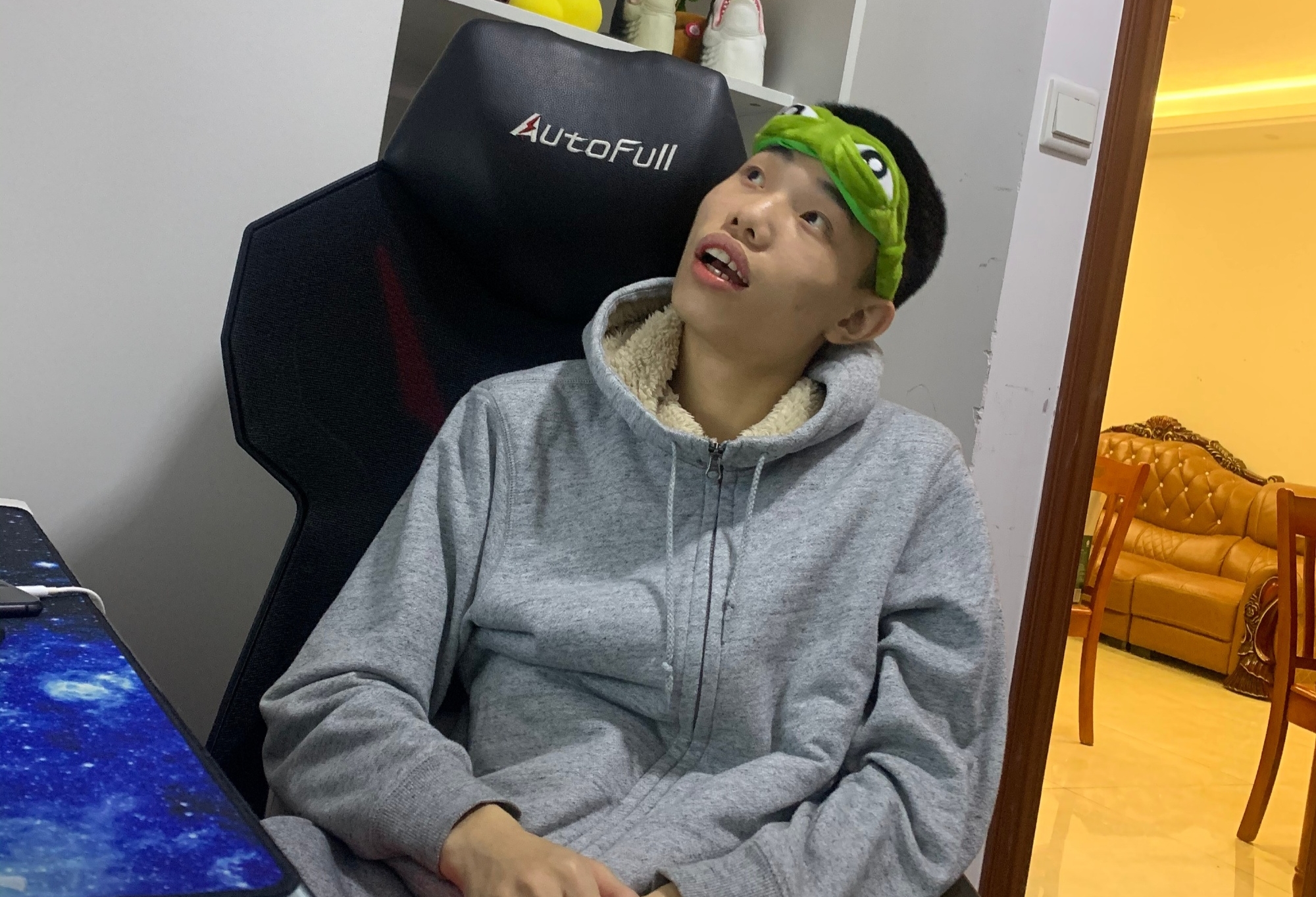 稳坐和平全网三哥，靠的不仅是搞笑，每个赛季KD破7，实力不俗