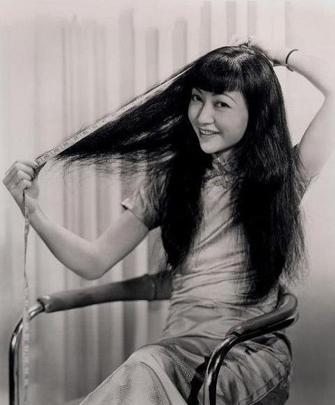 黄柳霜从洗衣工女儿到好莱坞传奇,黄柳霜在好莱坞当过主角吗