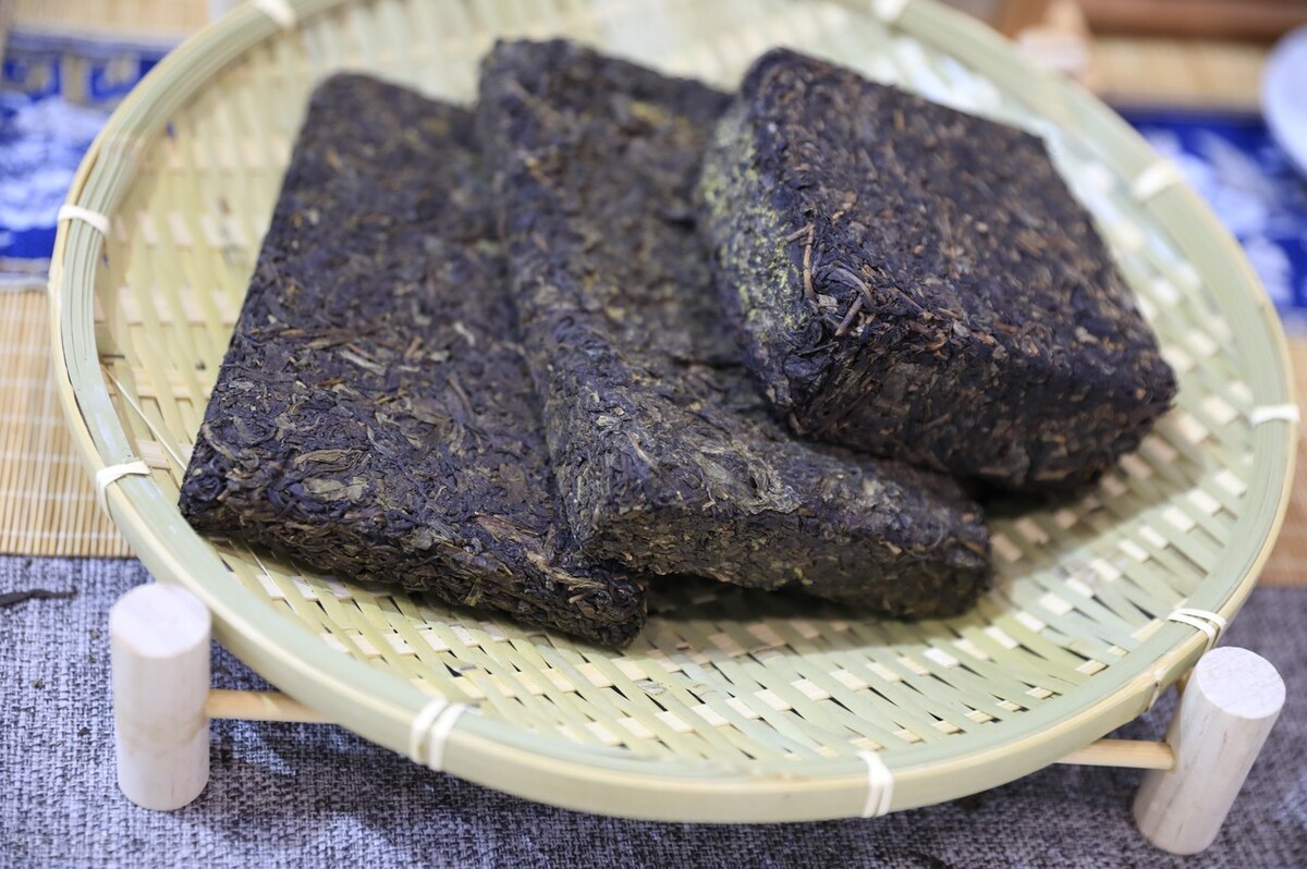 黑茶的味道怎么形容,黑茶的味道