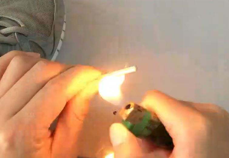 鞋带头上的塑料管掉了怎么修复,鞋带鞋头怎么修复