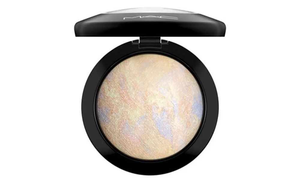 妆容高光如何放置好看点,甜系妆容适合高光推荐