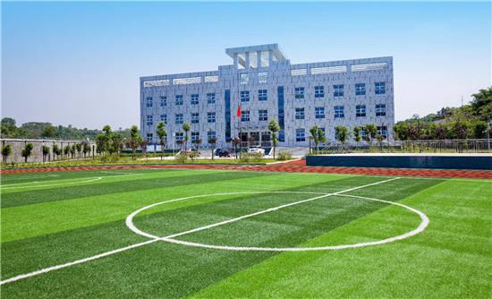 12名老师仅教9名学生，仍呼力不从心？社会需要这样的学校和老师