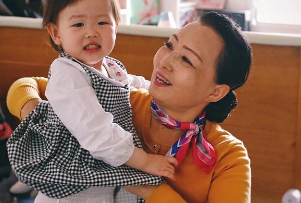 宝宝误食生石灰呕吐,孩子误食了奶奶一瓶药