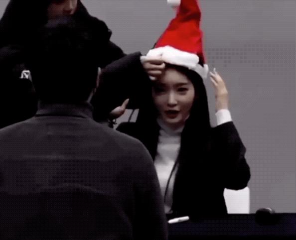 被喷整容脸，却凭实力逆袭为泫雅、宣美接班人，绝不止是穷哈