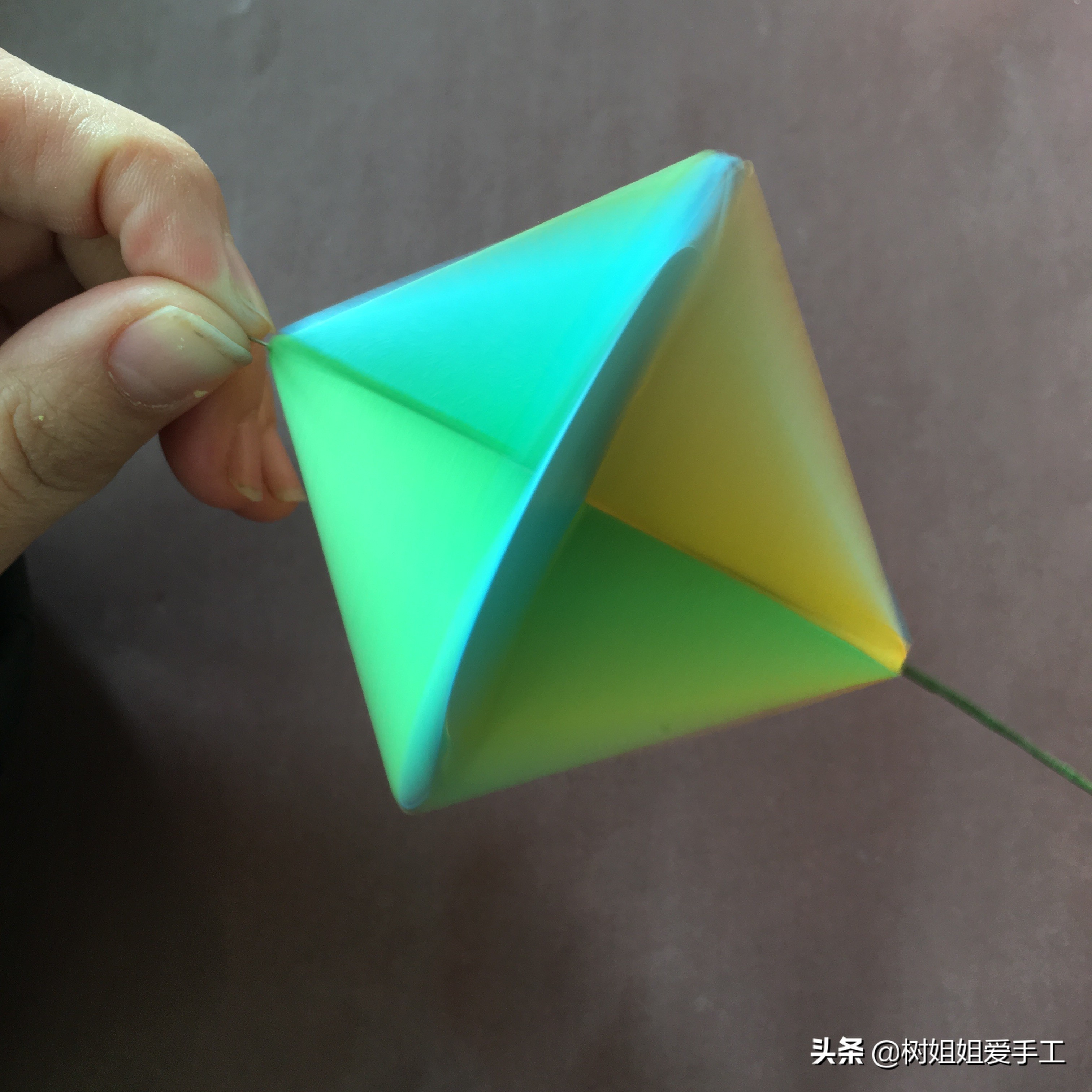 亲子折纸玩具风车陀螺的制作方法,折纸风车陀螺