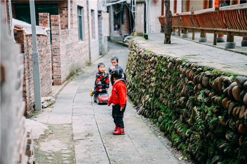 贵州除了千户苗寨还有其他玩的吗,贵州千户苗寨外的古镇