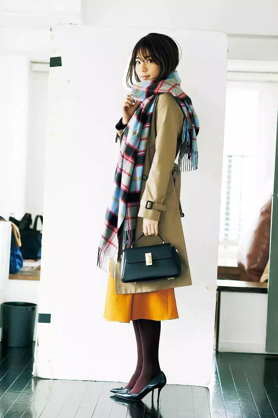 围巾怎么挑选适合自己的,买围巾又好看又简单