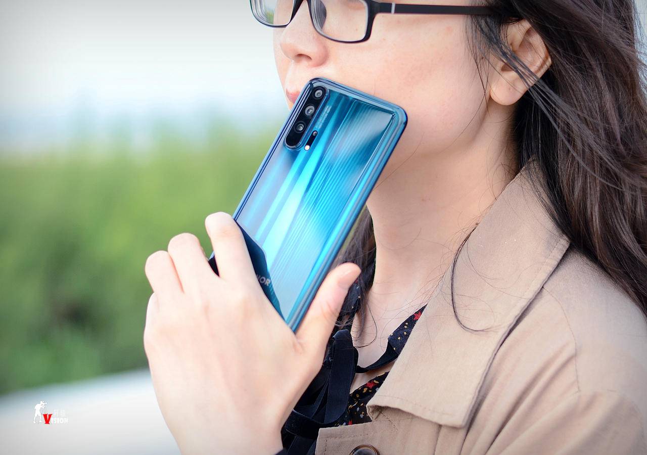 荣耀20pro评测视频,荣耀20与荣耀20pro深度评测