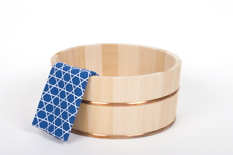 看手机眼睛干涩模糊怎么缓解,什么眼药水缓解眼睛干涩比较好