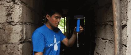 世界第一盏led灯,不用电就能亮的led灯泡