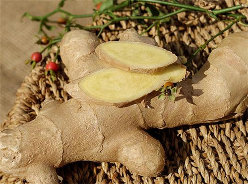 白酒泡生姜对白癜风药有效果吗,白癜风初期可以用生姜泡脚吗