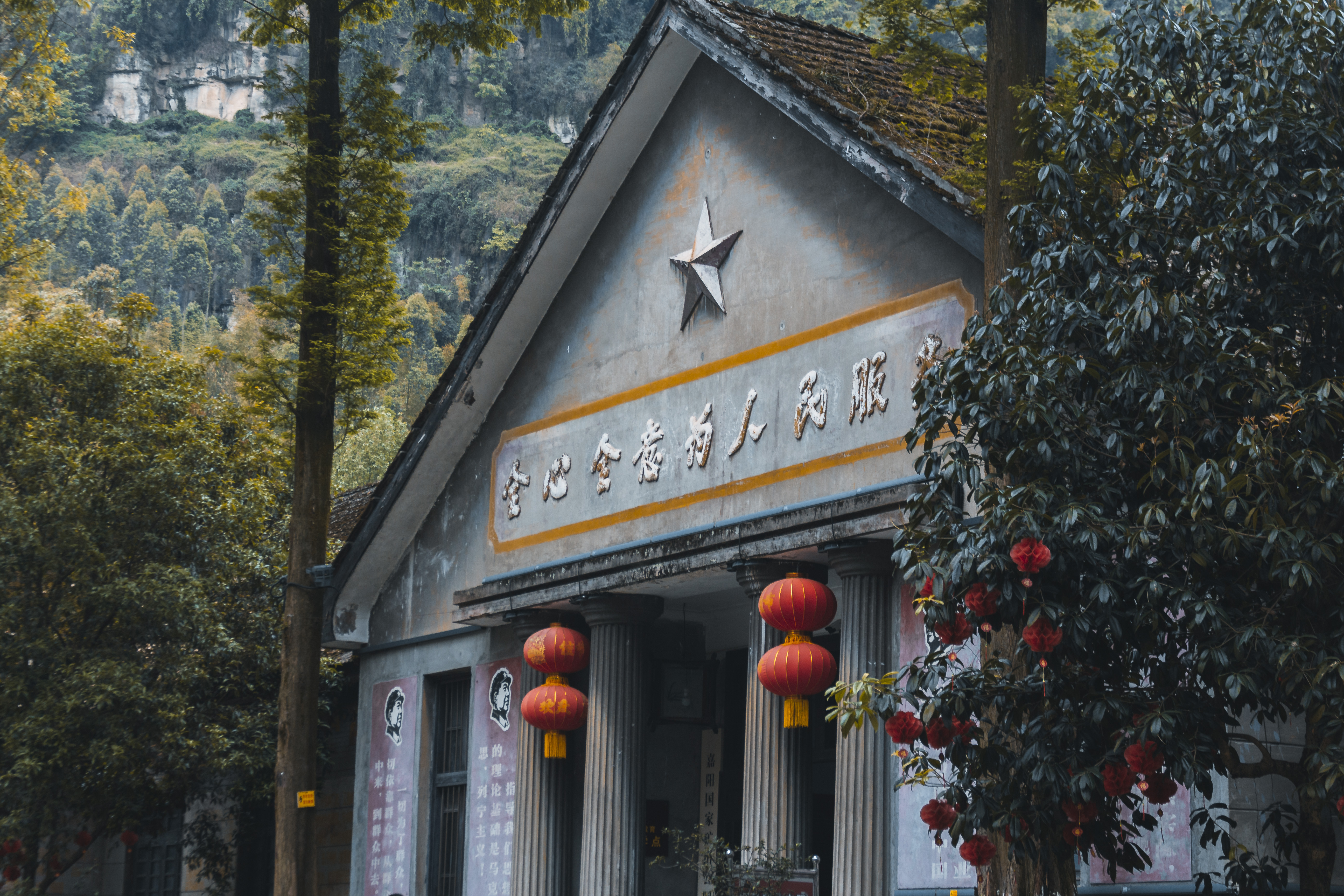 乐山除了大佛和峨眉山还有啥景区,除了峨眉山还有哪些地方