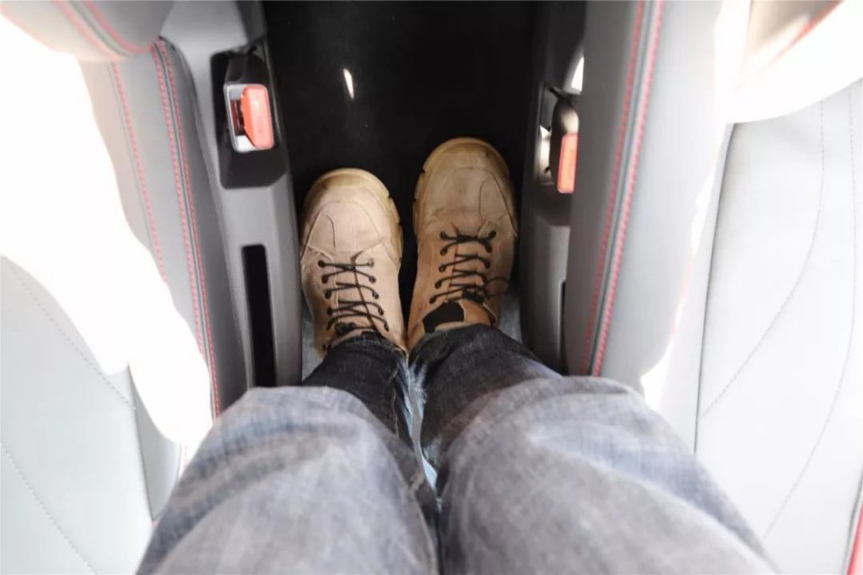 带着全家人一起房车自驾游,大通g50手动挡低配试驾视频