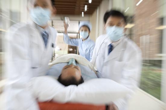 脑出血给一个家庭带来的伤害,脑出血是不是就代表脑子毁了