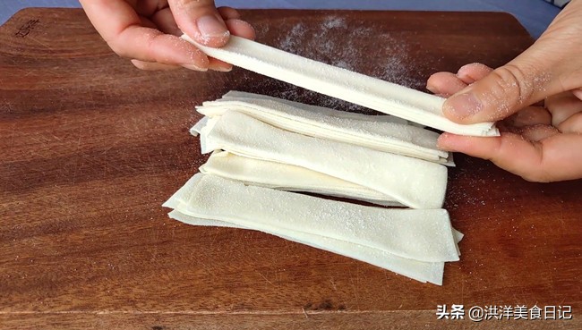 包馄饨剩下的皮怎么炸好吃,馄饨皮除了包馄饨还能做什么小吃