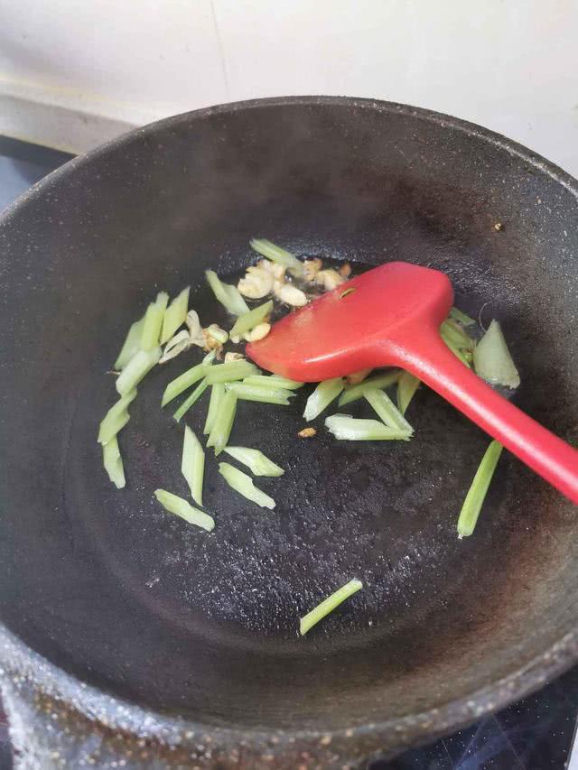 天热,这种“天热*眠药安**”隔天吃一点,晚上睡觉无梦不出汗!