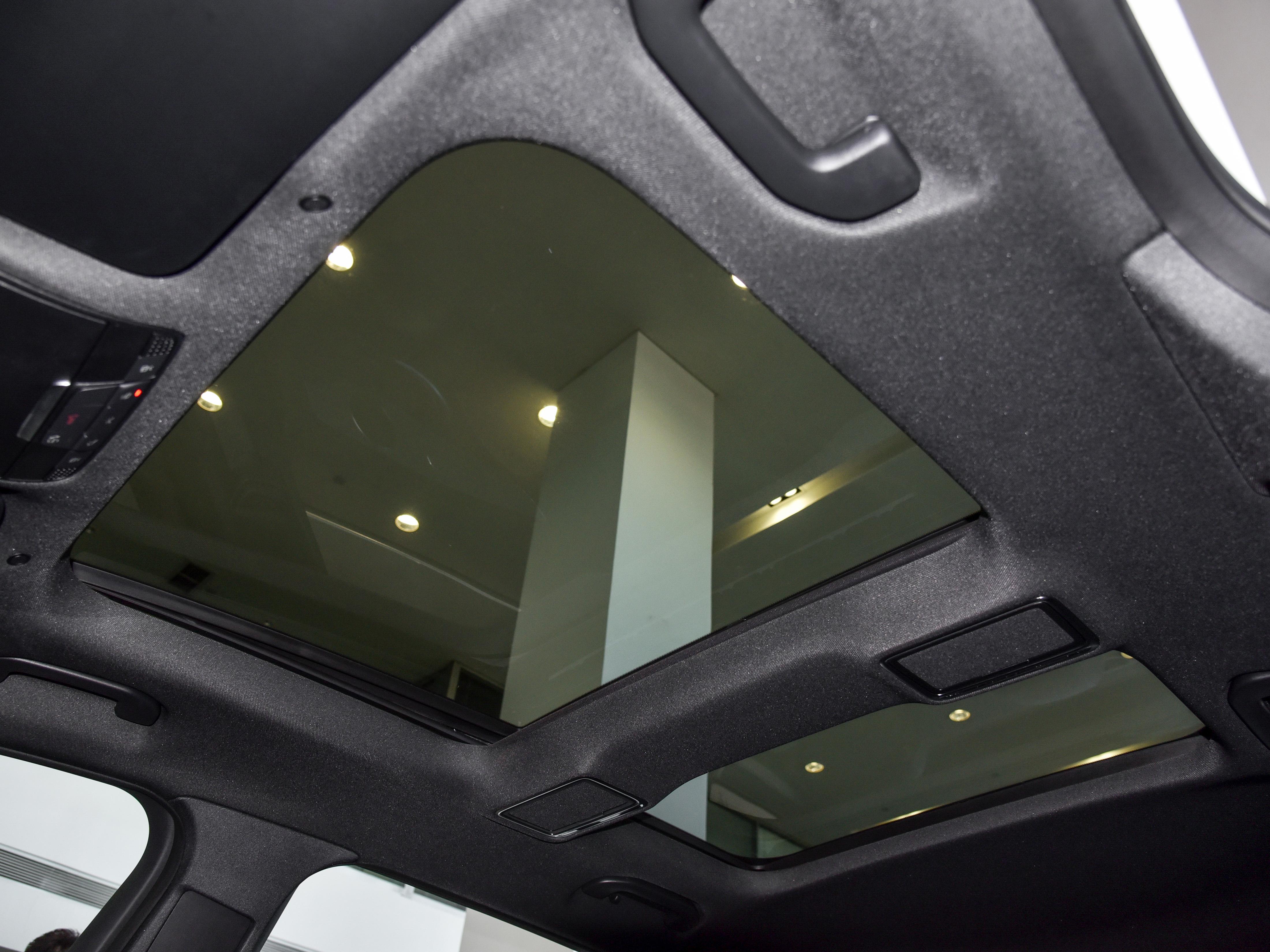 奔驰glc2023款glc260l4matic动感型5座,2020款奔驰glccoupe豪华轿跑suv