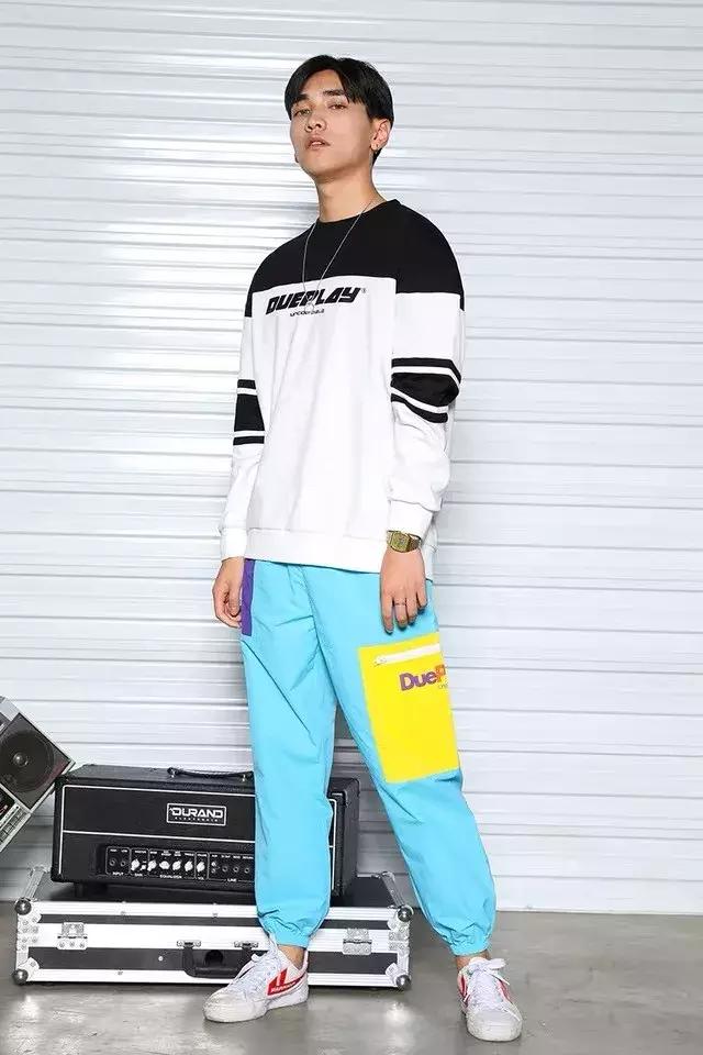 郑爽淘宝店一件卫衣卖500块被吐槽贵，明星开店都是无耻圈钱吗？