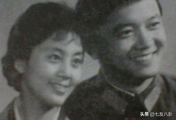 王刚三婚娶小20岁娇妻,老来得子儿孙同岁,72岁仍奔波自找罪受?