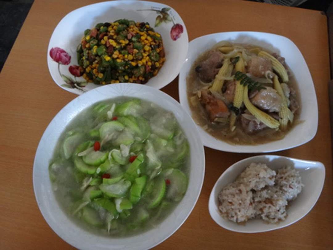 周末一家三口吃饭的幸福短句,周末一家三口在家吃什么