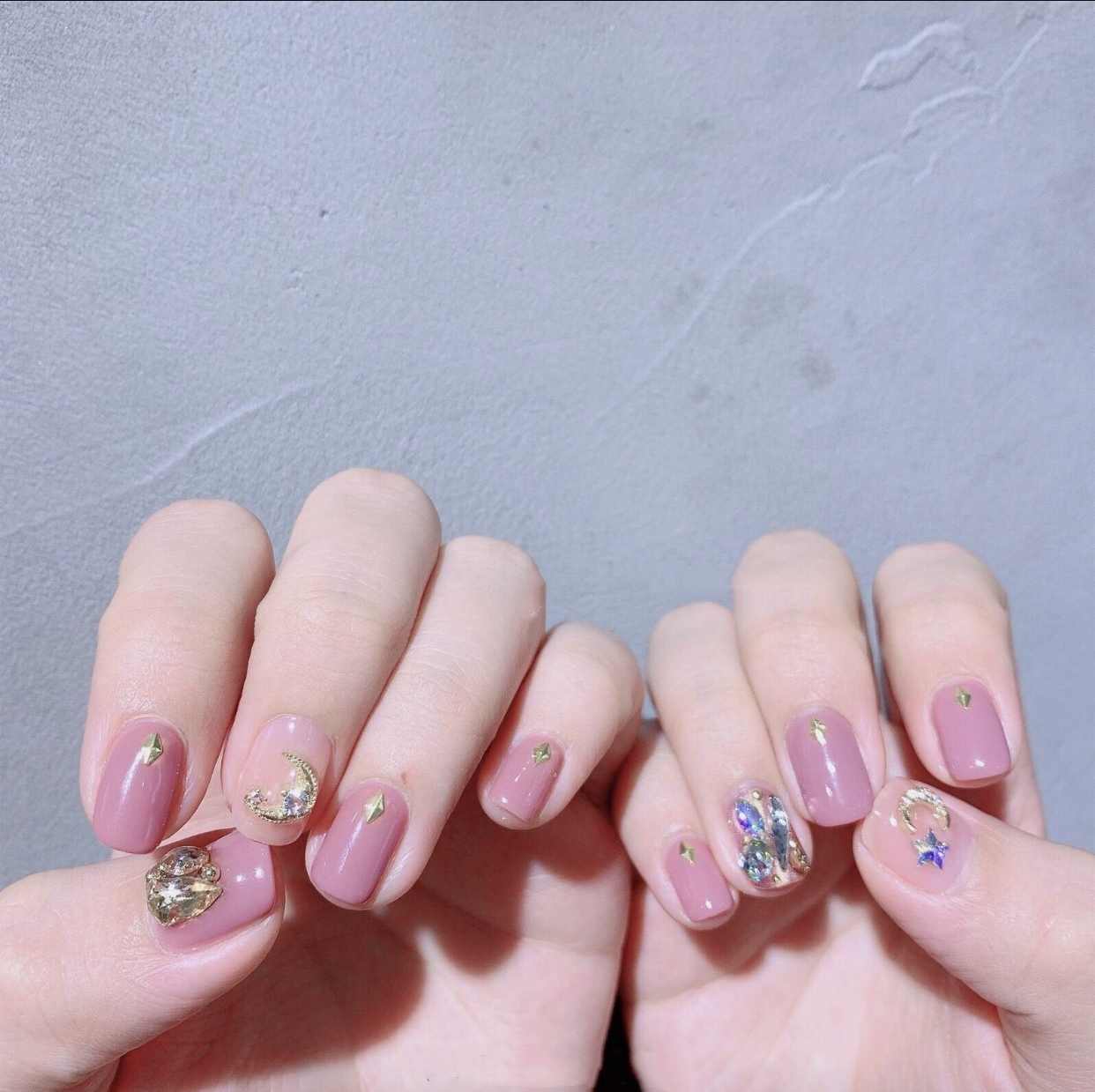 简约高级珍珠钻石美甲,钻石美甲款式简约