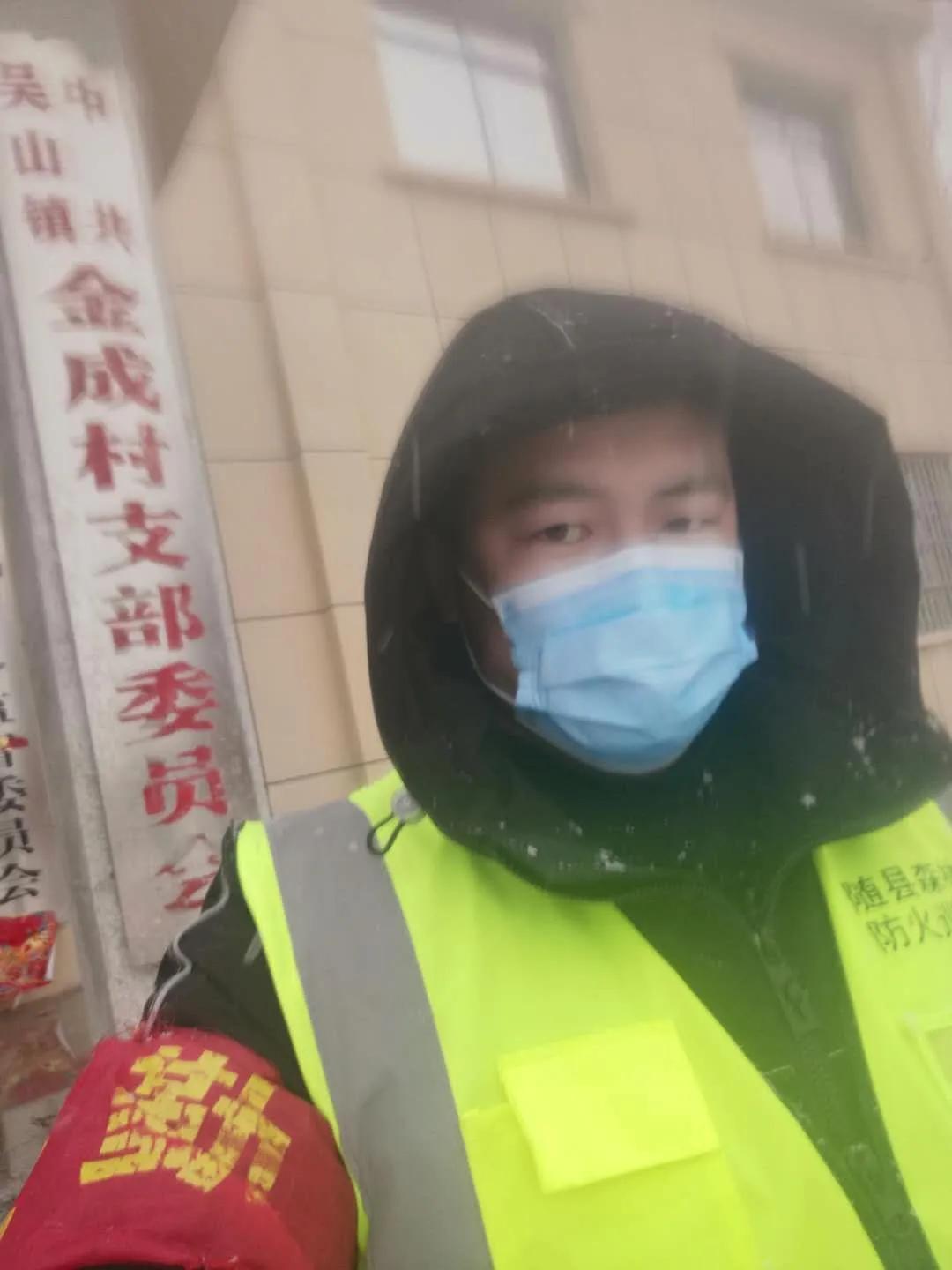 关键时刻军人冲锋陷阵,关键时刻军人最棒