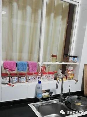 厨房一面墙全是窗户如何收纳,大玻璃窗厨房收纳