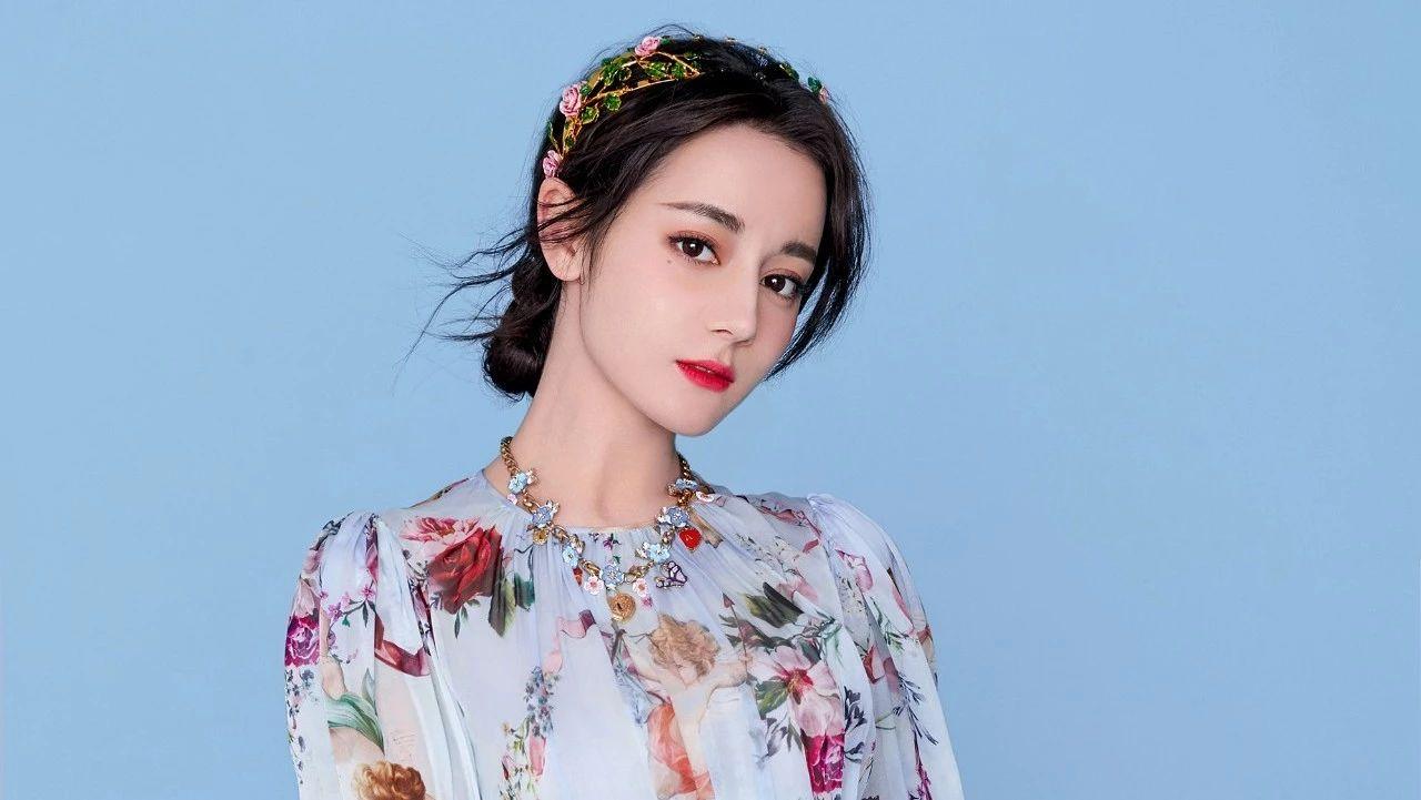 适合圆脸女生有刘海的发型,适合圆脸女生的发型刘海教程