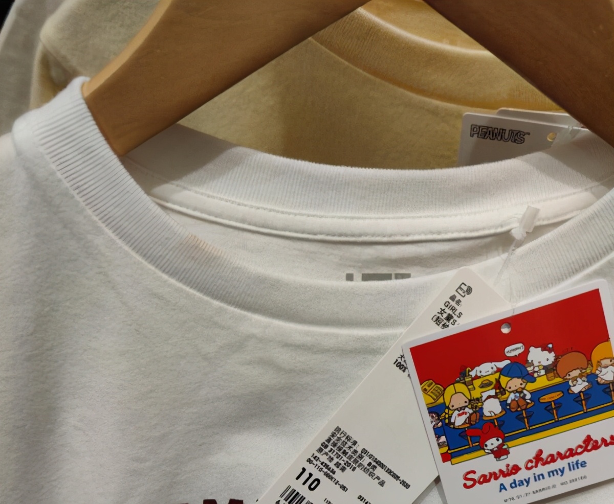 优衣库大人试穿童装,成年人试穿优衣库童装引热议