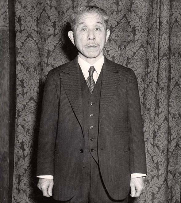 他组建南京国际安全区,救助救济中国难民,曾被两次授勋