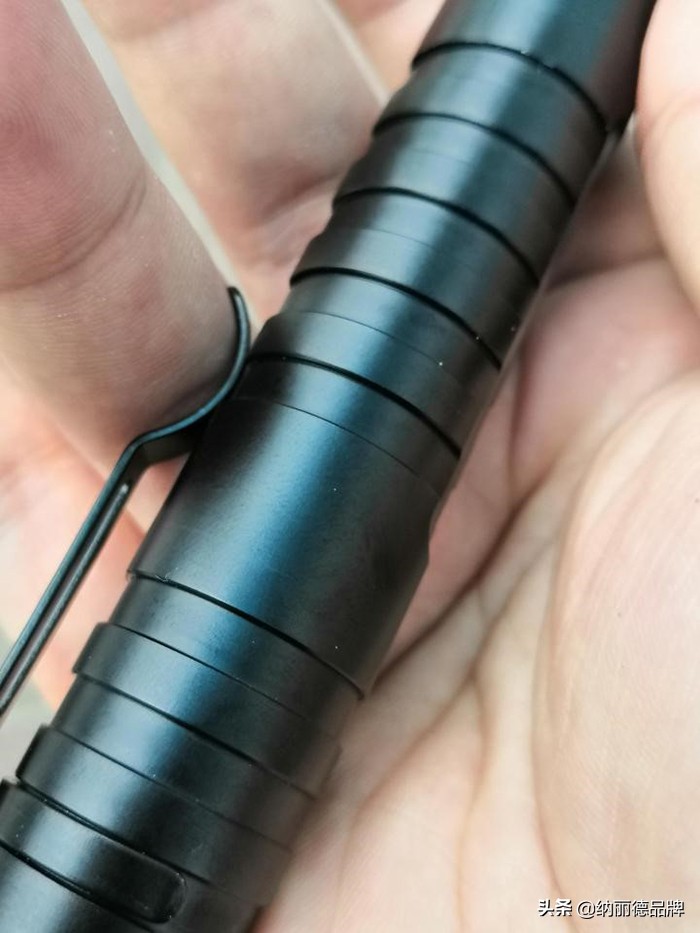 隐藏自己的獠牙,隐藏的小牙牙