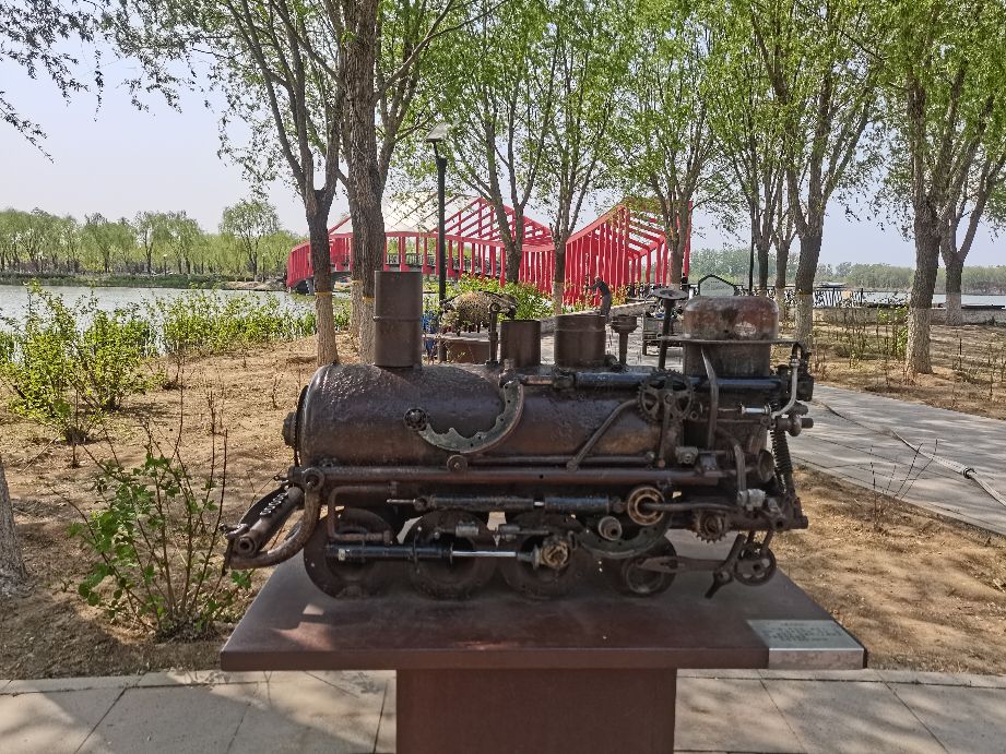 吃饱了来公园走走,吃饱喝足广场散步