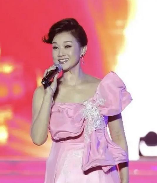 明星撞脸不可怕性别不同就尴尬,意想不到的明星撞脸