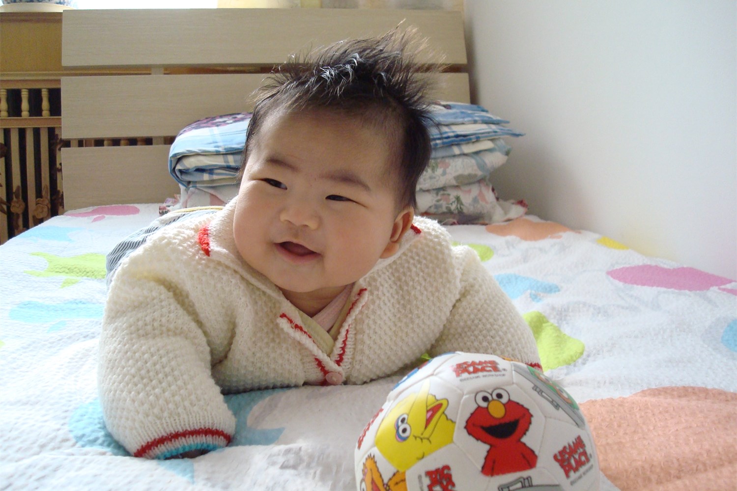 新生儿出生就会笑代表孩子聪明吗,新生宝宝经常笑代表什么