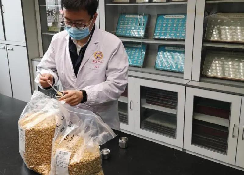 还有人从国外寄来20多只果蝠标本?海淘代购注意了,邮寄蜥蜴、盆景入境,可能会入刑!