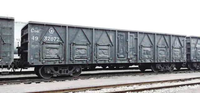 铁路货车车体底架变形——中梁、侧梁在枕梁间的下垂