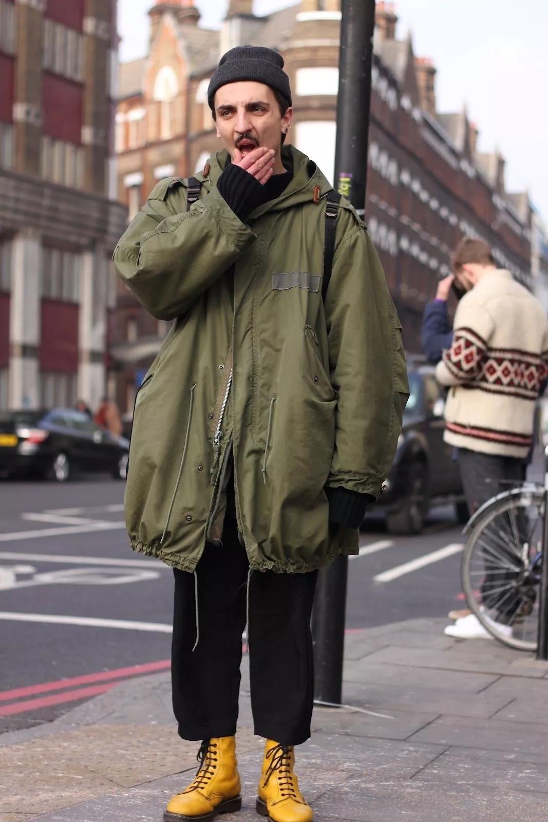 哪款黑色皮靴最好穿,复古白色系皮靴怎么搭配