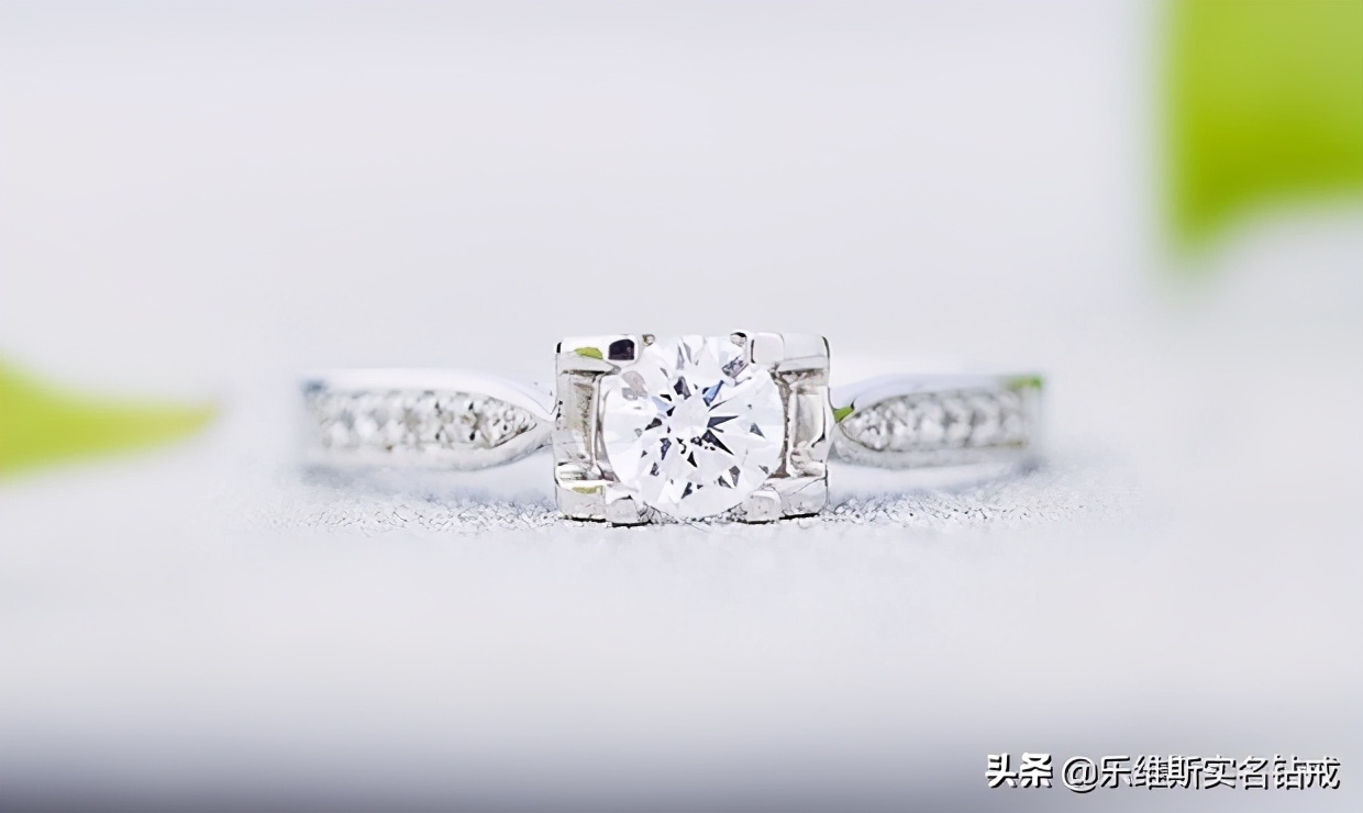 求婚钻戒和订婚钻戒可以用一个吗,订婚钻戒和结婚钻戒的区别