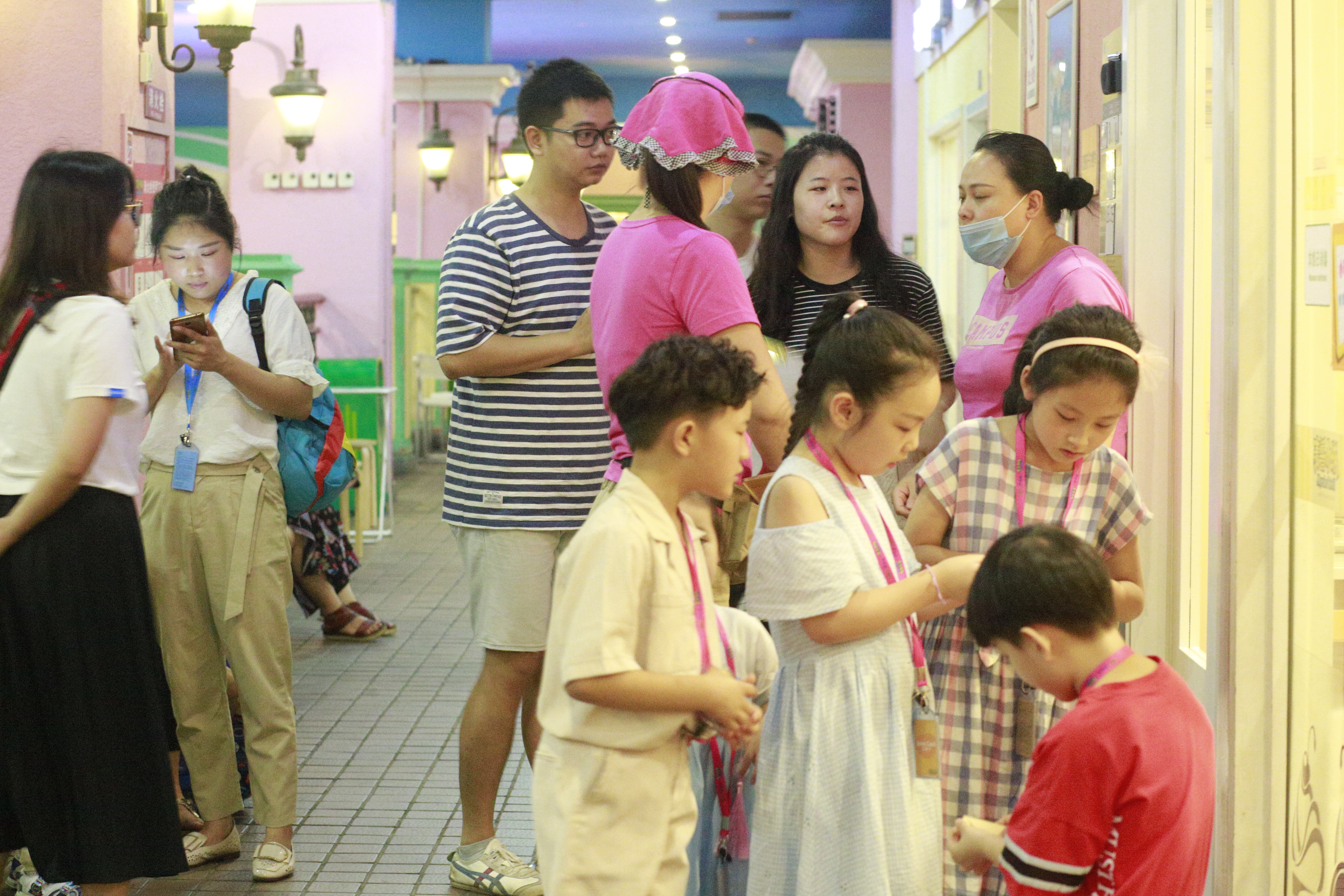 暑期狂欢--彤*妞小**第一次体验麦鲁小城，嗨翻喽