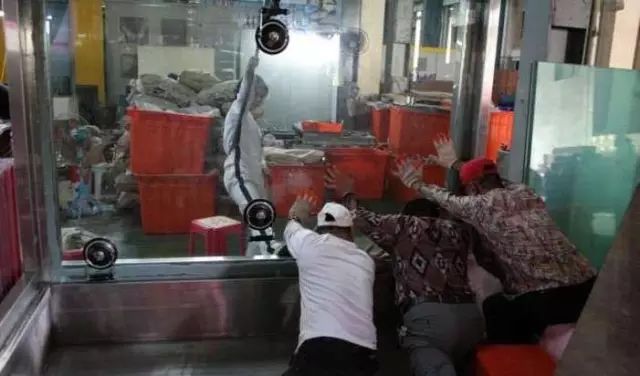 一米以上的大型鱼缸是如何制作的,大型水景鱼缸制作全过程