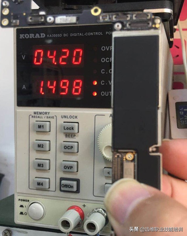 手机摔机后开不了机,iPhone7P通病,遇到这个情况要小心了