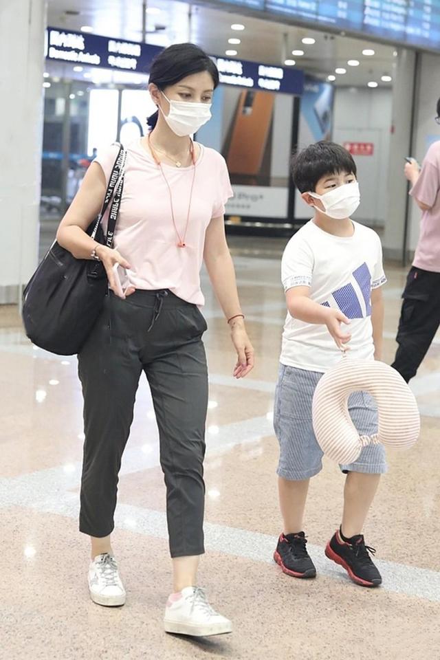 胡可装扮清纯,胡可打扮