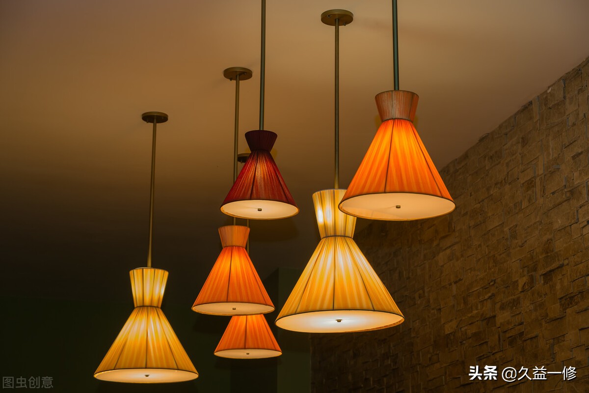 客厅灯具关灯闪烁是什么原因,灯具闪烁是什么原因