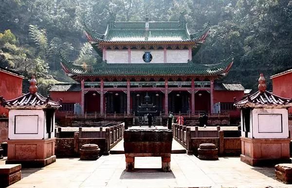 五一山顶云海露营攻略,云海悬崖旅游攻略