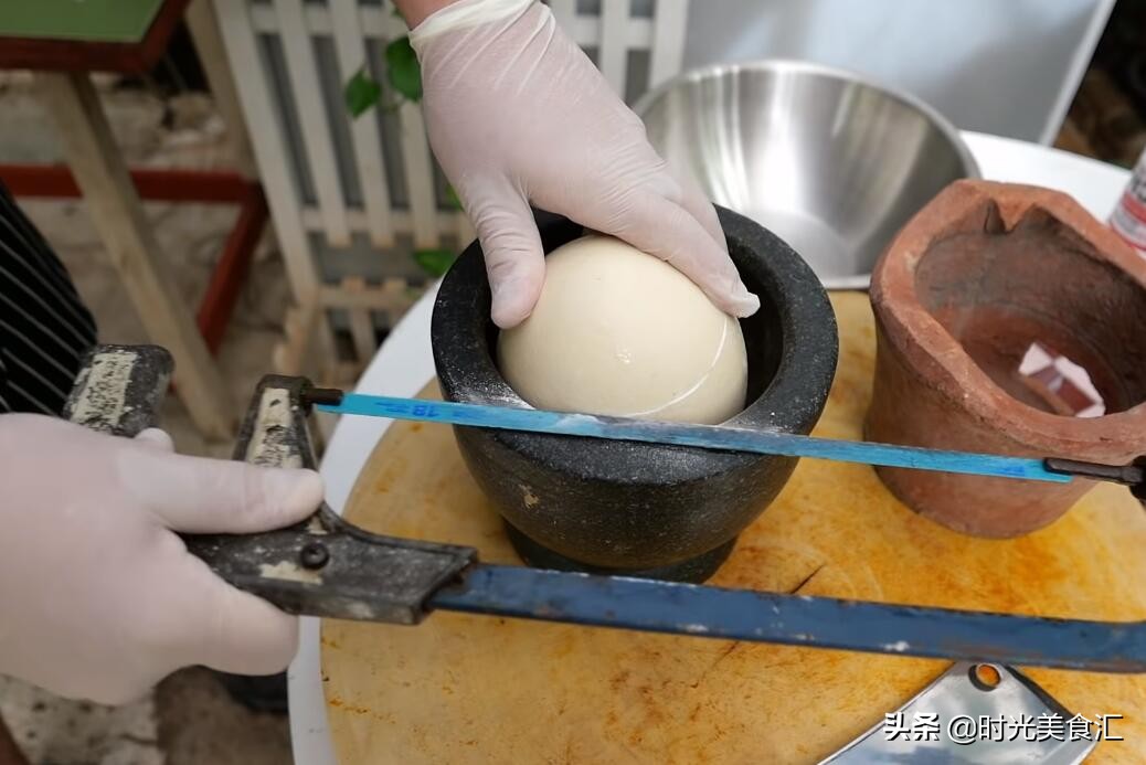 大厨做鸵鸟蛋正确食用方法,鸵鸟蛋烧菜