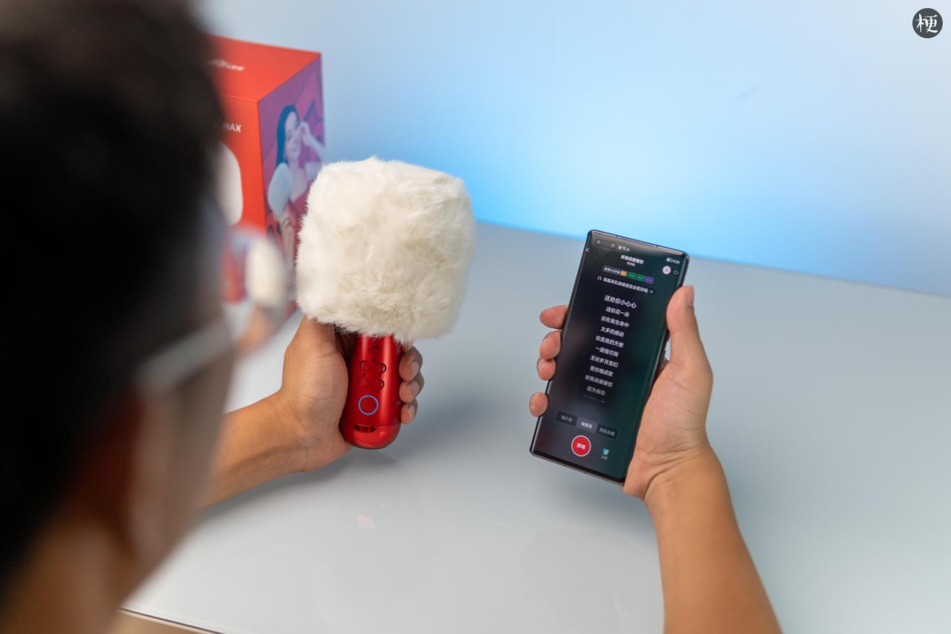 唱吧k歌宝小巨蛋麦克风q5绯红色,唱吧小巨蛋g2和g2max区别