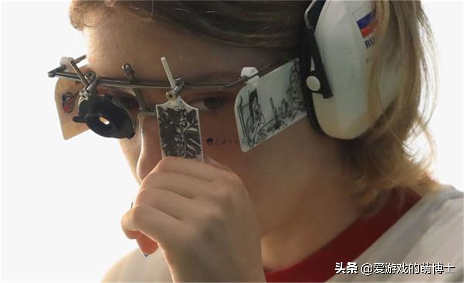 戴《巫师》游戏中的猫学派项链夺金，俄罗斯射击冠军也是一位玩家