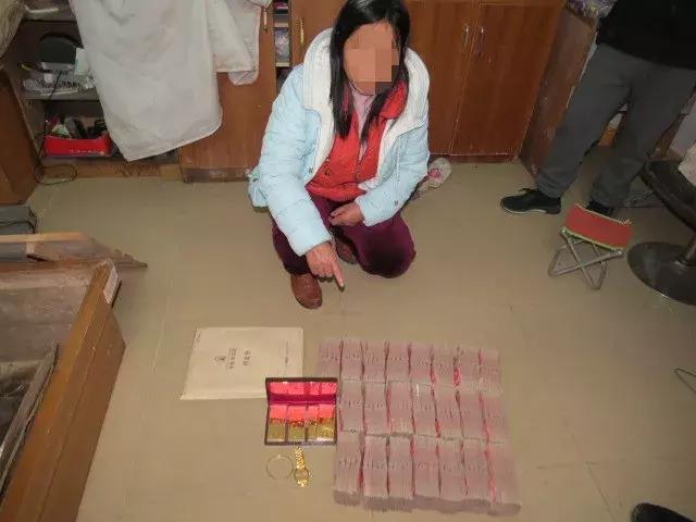 瀹堕噷搴婂簳涓嬫湁閲戝瓙,鍦ㄥ閲屽簥搴曚笅钘忎竴鐧句竾鐜伴噾