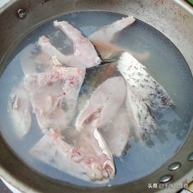 农家炖鱼怎样炖鱼不腥,炖鱼怎么煎鱼不破皮